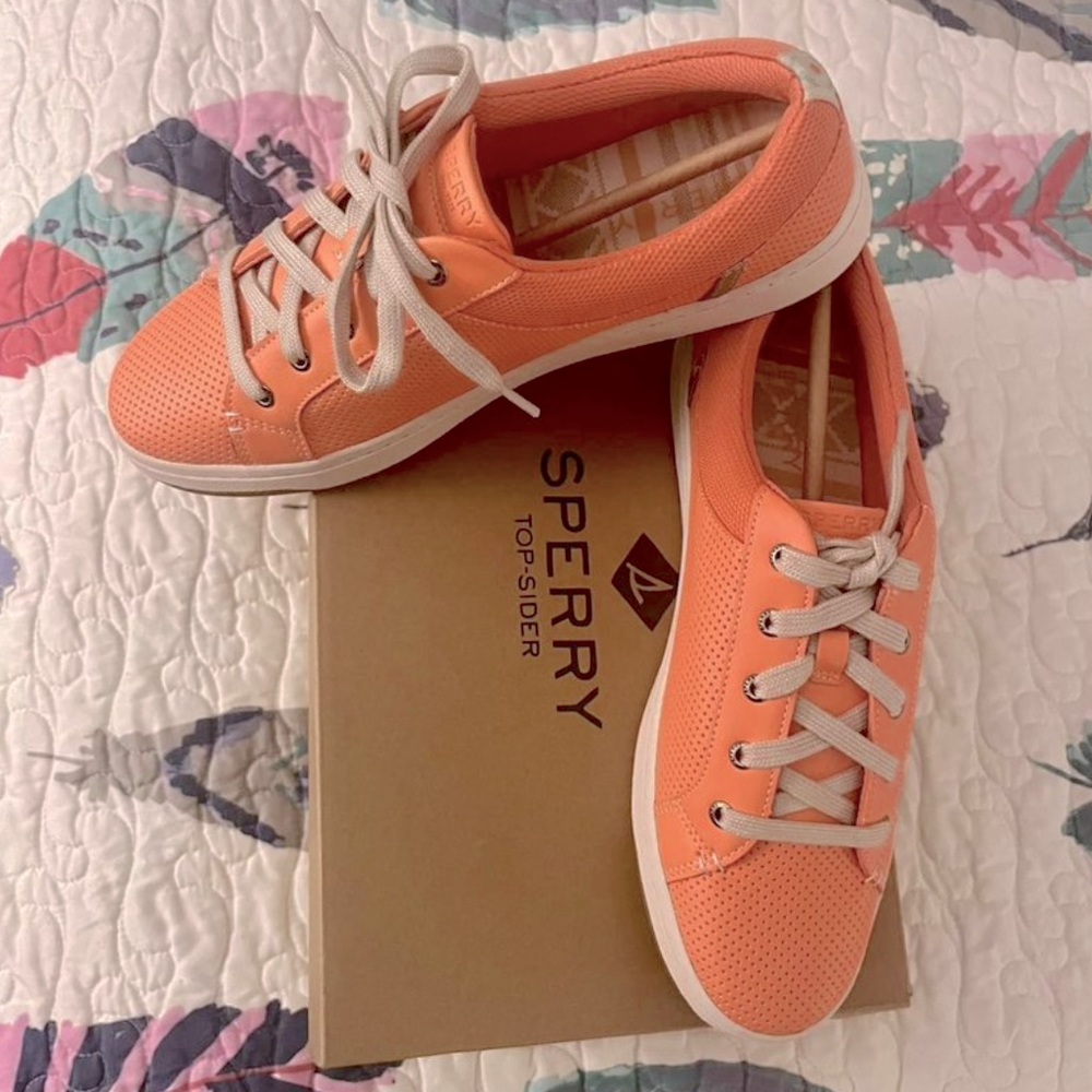 Sperry women’s sneaker sz 10 *NEW*